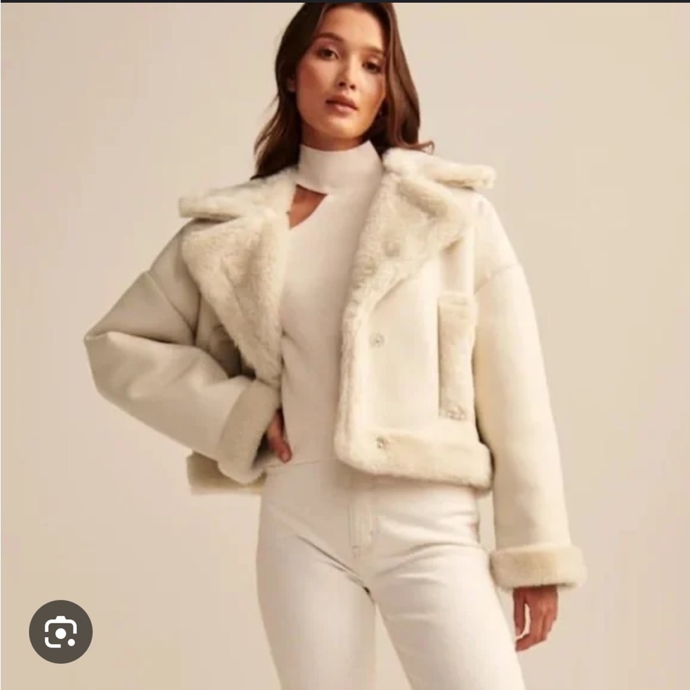 Abercrombie Fitch Women's Oversized Short Sherpa Lined Vegan Leather